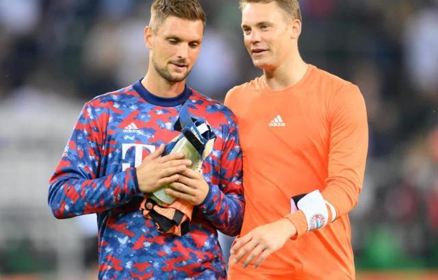 zhibo8-诺伊尔刚平纪录就开刀，拜仁队长什么时候能复出？