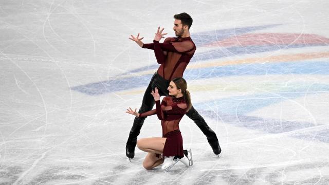 1644655770044065239.jpg 直播8-团体赛预演搅局冰舞单项 俄法之争变俄法美角力?