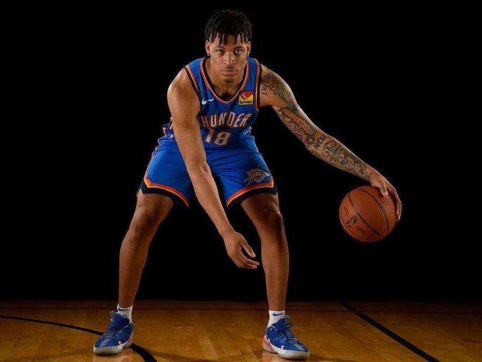 足球-山东男篮引进重型锋卫摇摆人，冲击季后赛计划有变