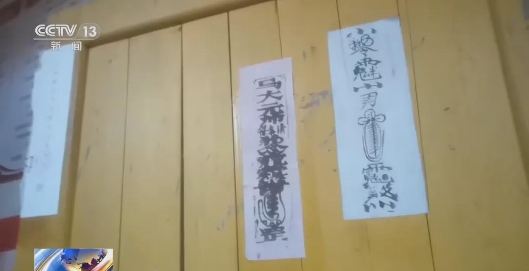 体育-央视披露浏阳爆炸烟花厂内部画面：几乎所有火药生产线工房门口贴符，希望保佑平安；火药混堆安全隐患突出，电线杆断裂、车辆仅剩骨架