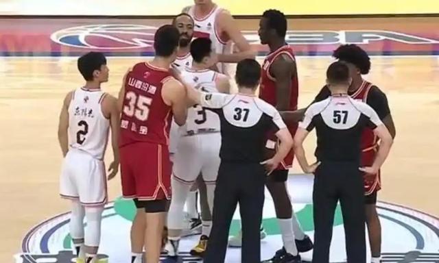 足球-CBA8进4抢三大战!京粤加时绝杀后,谁能拿下最后四强席位?