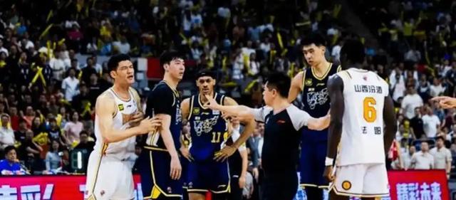 足球-CBA8进4抢三大战!京粤加时绝杀后,谁能拿下最后四强席位?